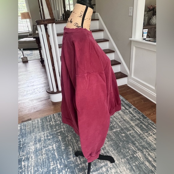 VINTAGE‎ Levi Strauss & CO. Red Crewneck Sweatshirt|| MADE IN THE USA - Picture 4 of 8